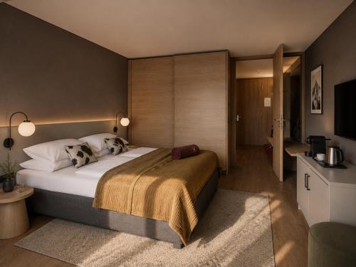 a bedroom with a large bed in a room at Hotel Steffisalp - Ski-in & Ski-out am Arlberg in Warth am Arlberg