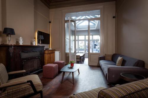 Et opholdsområde på Luxueus vakantiehuis in hartje Ronse met 7 slaapkamers & badkamers