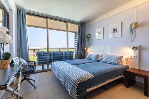 Luxury apartment, beach and swimming pool