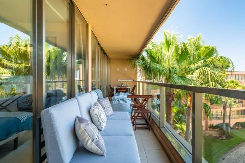 Luxury apartment, beach and swimming pool