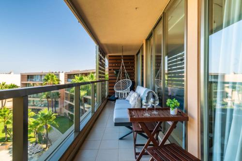 Luxury apartment, beach and swimming pool