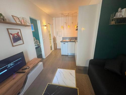 Charming 2-Bedroom Apartment in Pariss Vibrant 19th Arrondissement