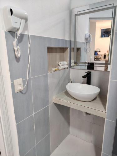a bathroom with a sink and a mirror at Darwin-Galápagos Apartment in Puerto Ayora