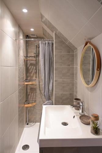 a bathroom with a sink and a shower at Rouges-Gorges 