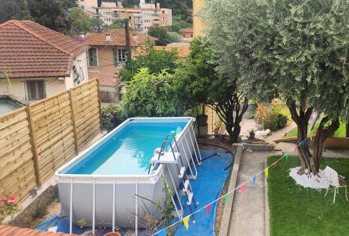 Pretty and comfortable outbuilding with swimming pool and garden