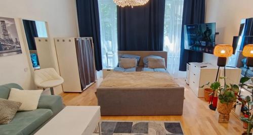 Home Suites Home