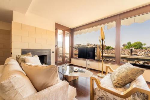 Art Luxury Skyline Views in Montenapoleone