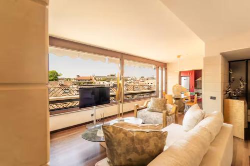 Art Luxury Skyline Views in Montenapoleone