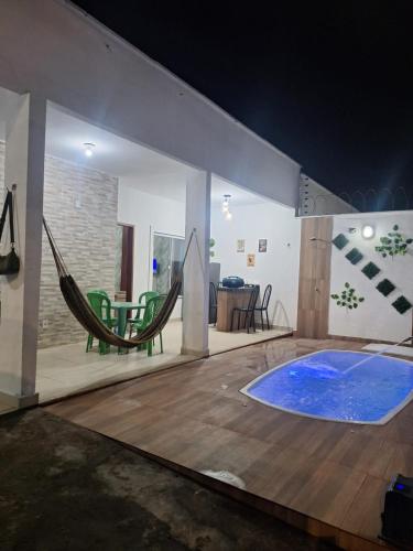 a room with a hammock in the middle of a room at Casa de 3 Quartos px da Avenida dos Holandeses a 3km da Praia do Araçagy in São Luís