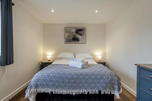 a bedroom with a bed with two towels on it at 2 Bed in Otterden oc-c36010 in Otterden
