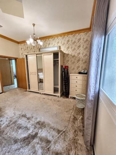 an empty room with a room with a dresser at شقة مدخل خاص بمدخلين in Tanomah