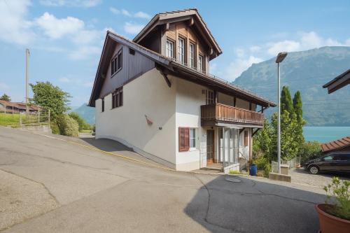 Luxury Swiss Chalet | Lake View • BBQ • A/C • SPA • Interlaken
