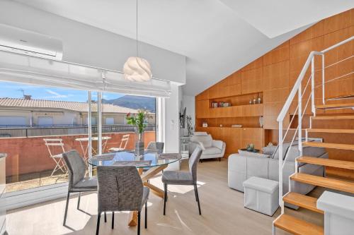 Last Floor Sea View At Victoria Palace - Happy Rentals