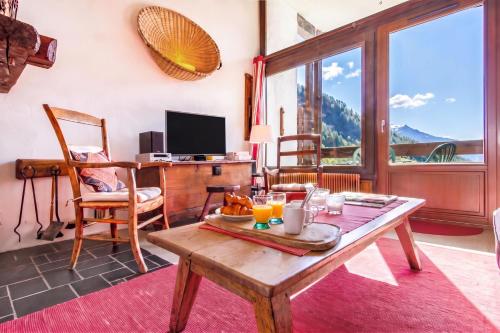 a living room with a table and a desk at Chalet Dava La Via ski in - ski out - Happy Rentals in Chamonix