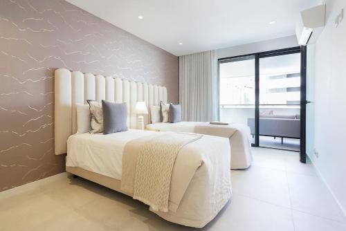 Lagos Serenity - Spacious Poolside Oasis