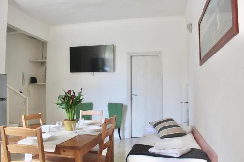 Two-Bedroom Apartment 500 meters to Bisceglie M1
