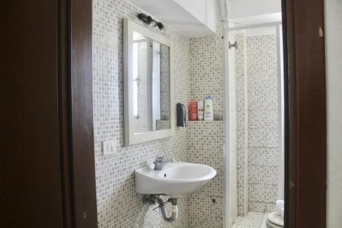 Two-Bedroom Apartment 500 meters to Bisceglie M1