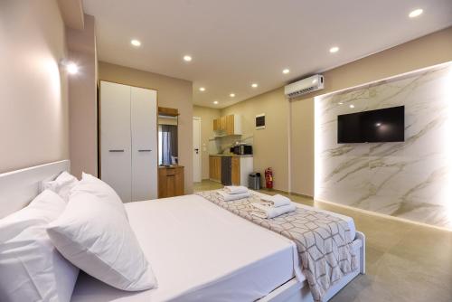 Golden Sun mini suites - 8 minutes from Athens Airport