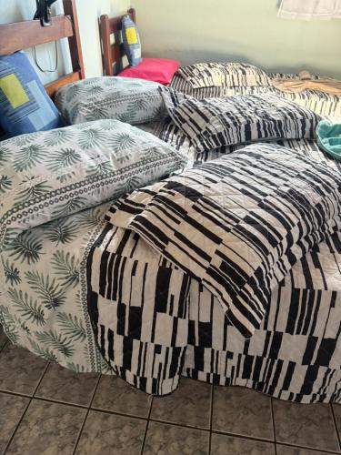 two ottomans sitting on the floor in a room at APARTAMENTO SIMPLES E ACONCHEGANTE in Paraty