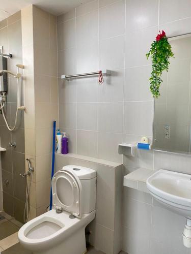a bathroom with a toilet and a sink at EM Suite Homestay Dperdana Apartment Kota Bharu in Kota Bharu