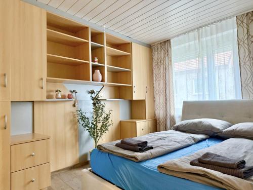 Stylish Apartment near Airport & Train