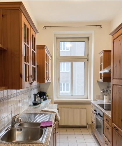 Central 3-Bedroom Apartment with Free Parking