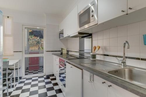 3Br Apartment In Funchal, Madeira With Parking