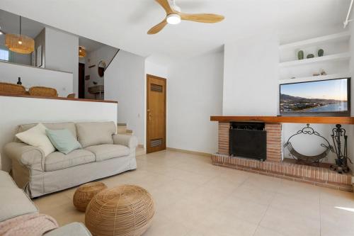 Beautiful Townhouse With Pool & Two Terraces