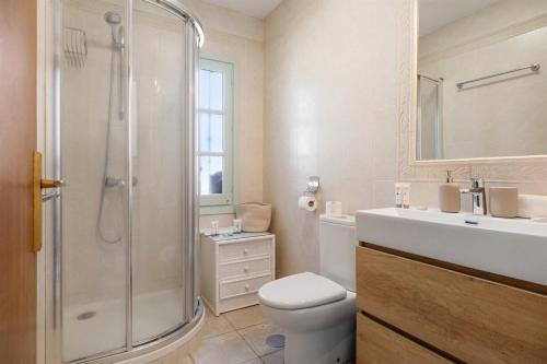 Beautiful Townhouse With Pool & Two Terraces