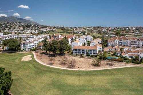 Beautiful Townhouse With Pool & Two Terraces