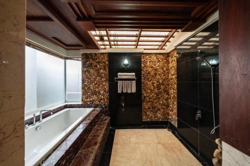 a bathroom with a bath tub and a shower at Try Palace Resort Kep in Kep