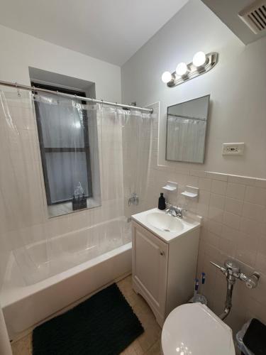 a bathroom with a sink and a toilet and a tub at The atlas - Shared apartment in New York