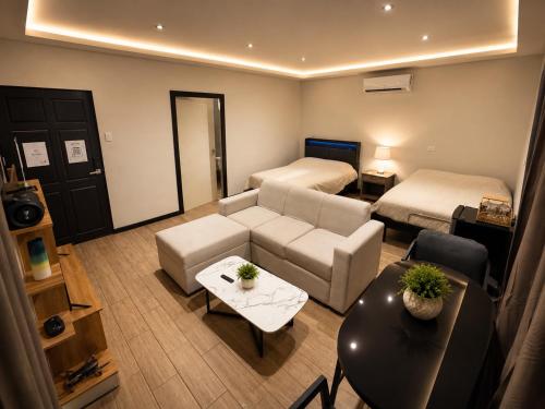 a living room with a couch and a bed at Villas Na-tiva Guanacaste in Plazuela