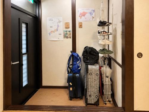 BEGINNING GUEST HOUSE, ビギニングの宿 - Authentic Japanese Renovated Stay, Airport Direct
