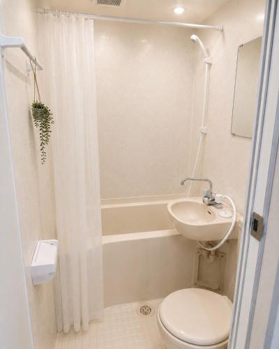 SALE 8 minutes on foot from Hiroo 12 minutes from Ebisu 1 stop from Shibuya Compact and comfortable room