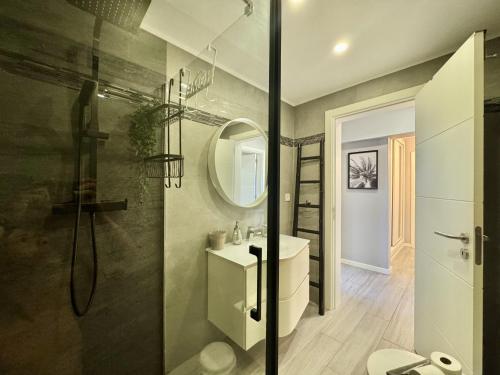 Faro Modern by Homing