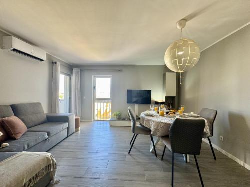 Faro Modern by Homing