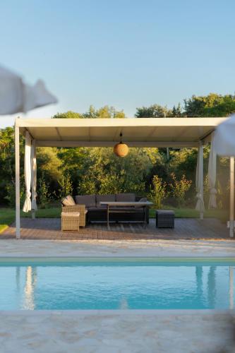 Sundial Houses - Pool & Garden