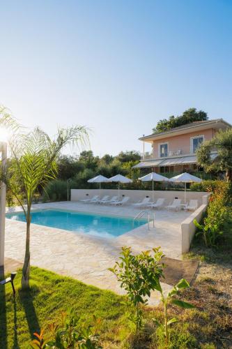 Sundial Houses - Pool & Garden
