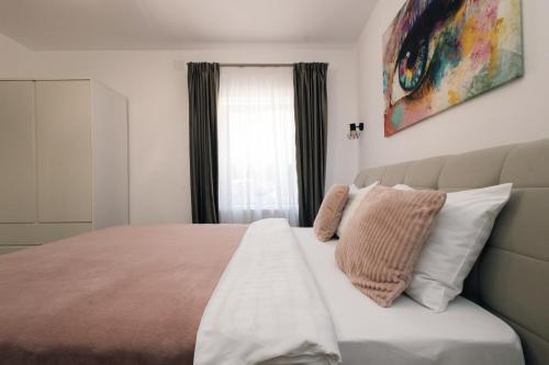a bedroom with a large bed and a window at RR House Apartments in Râşnov