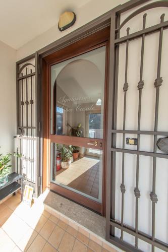 an entrance to a house with a glass door at Tenuta Giave - nel cuore dell'Irpinia in Montemarano