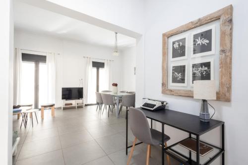 Spacious 4BR Home with Jacuzzi & Terrace near Acropolis