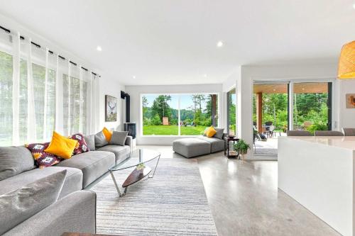 a living room with a couch and a table at Spa & River - Le Saint-Gabriel in Saint-Gabriel-De-Valcartier