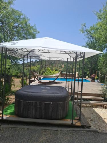 Poco Novo Lodges Loulé Algarve Glampingzelt Couple