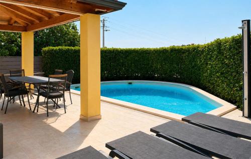 Stunning Home In Porec