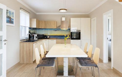 Stunning Home In Porec