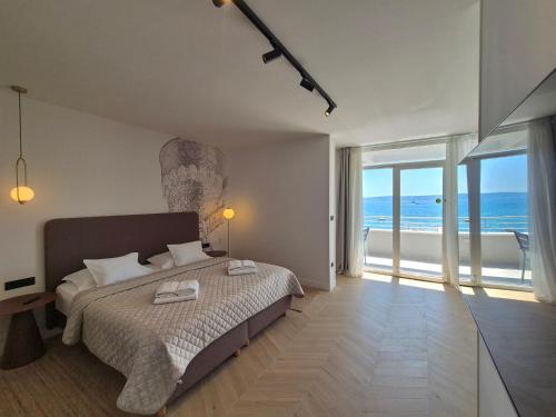 Beachfront Villa Costabella