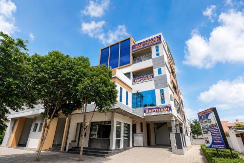 a tall white building with a window at Sapthami Luxury Rooms in Guntūr