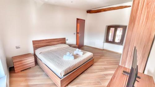 a bedroom with a bed with two teddy bears on it at Il Grappolo in Gattinara