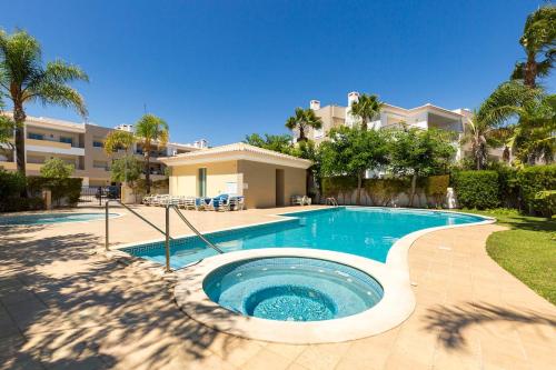 Ancora seaside apartment with pool